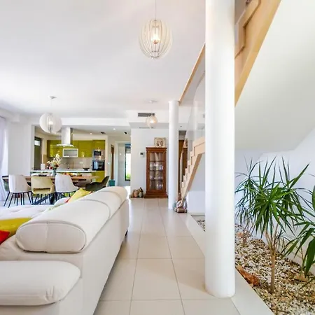 Bay View Villa *